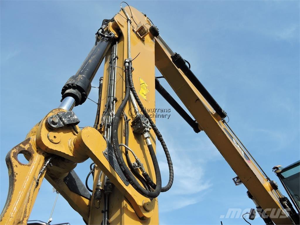 CAT MH3024 Stroje pro manipulaci s odpadem