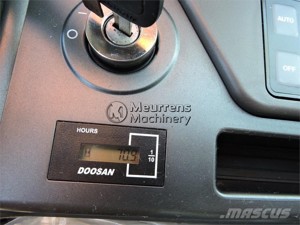 Doosan DX140LC Pásová rýpadla
