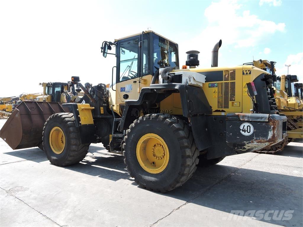 Komatsu WA320 Kolové nakladače