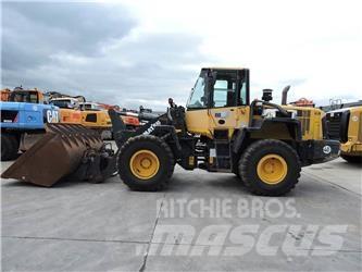 Komatsu WA320 Kolové nakladače