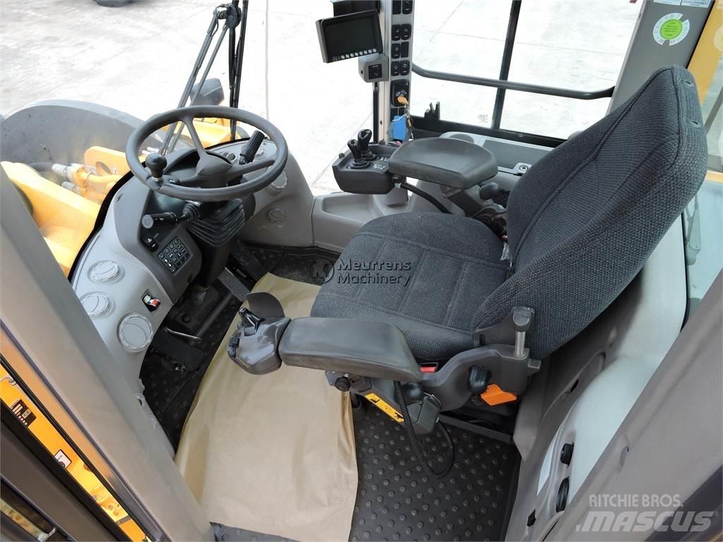 Volvo L250G Kolové nakladače