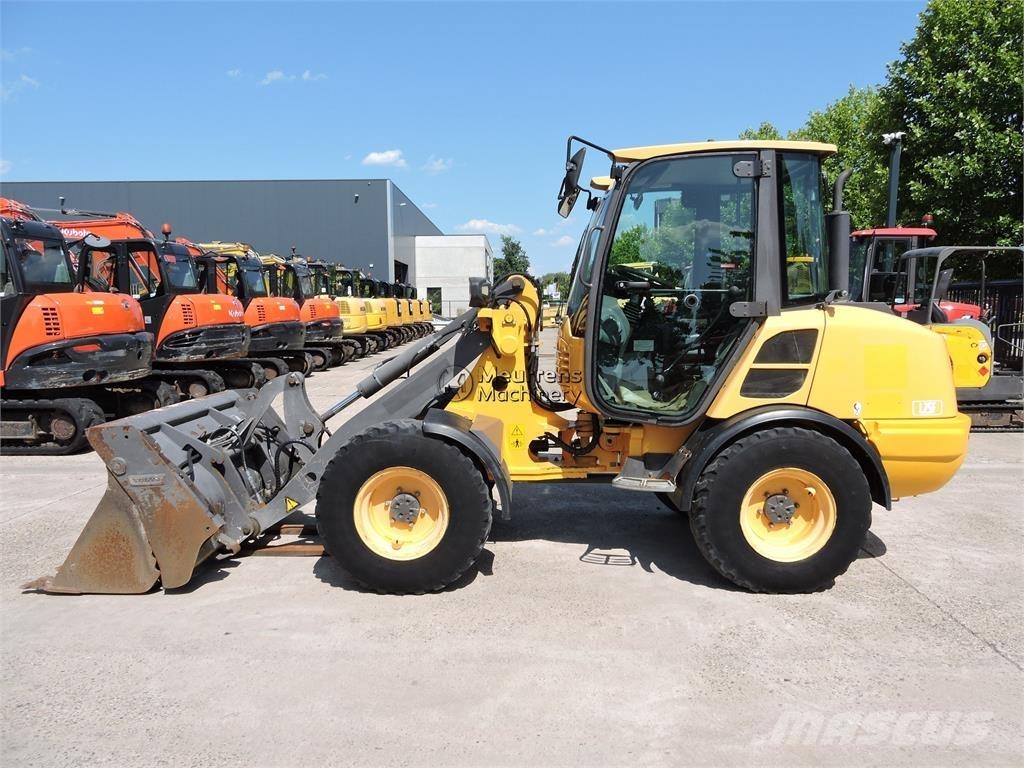 Volvo L25F + FORK Kolové nakladače