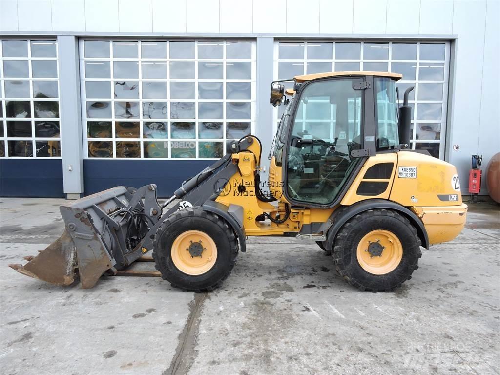 Volvo L25F + FORK Kolové nakladače
