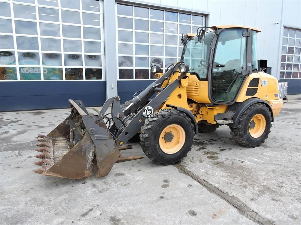 Volvo L25F + FORK Kolové nakladače