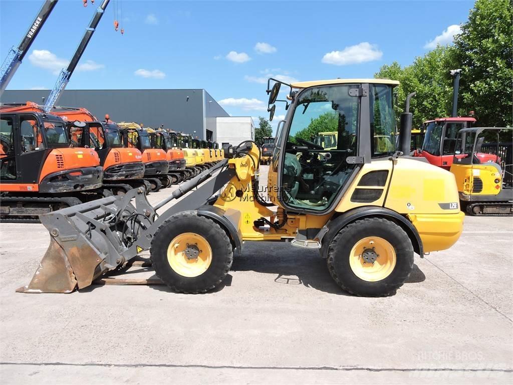 Volvo L25F + FORK Kolové nakladače