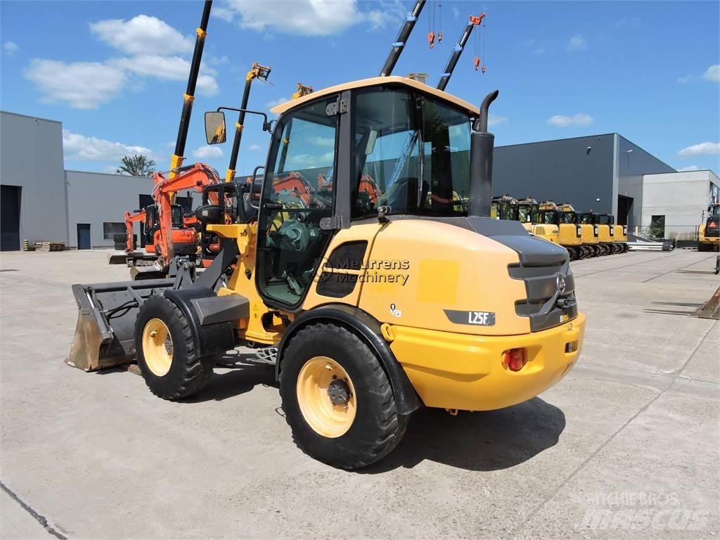 Volvo L25F + FORK Kolové nakladače