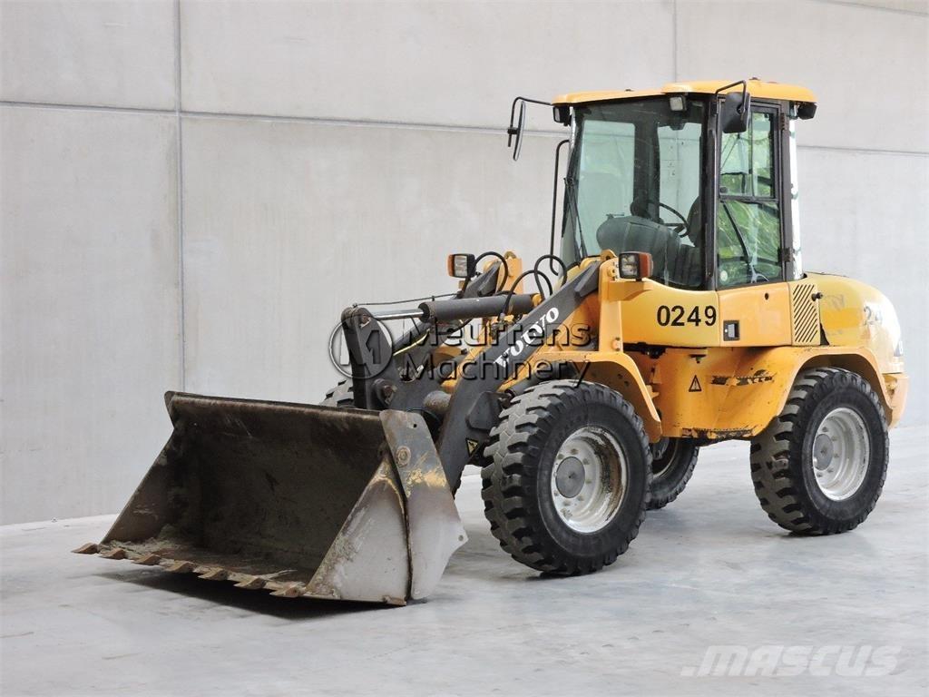 Volvo L30B Kolové nakladače