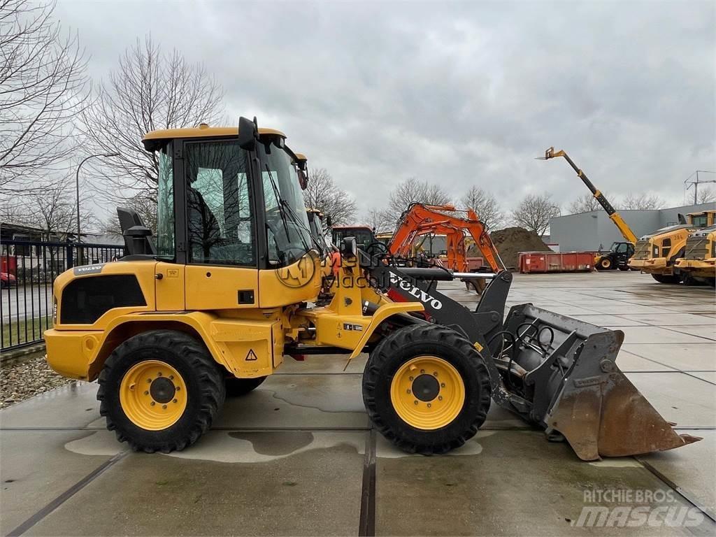 Volvo L30G Kolové nakladače