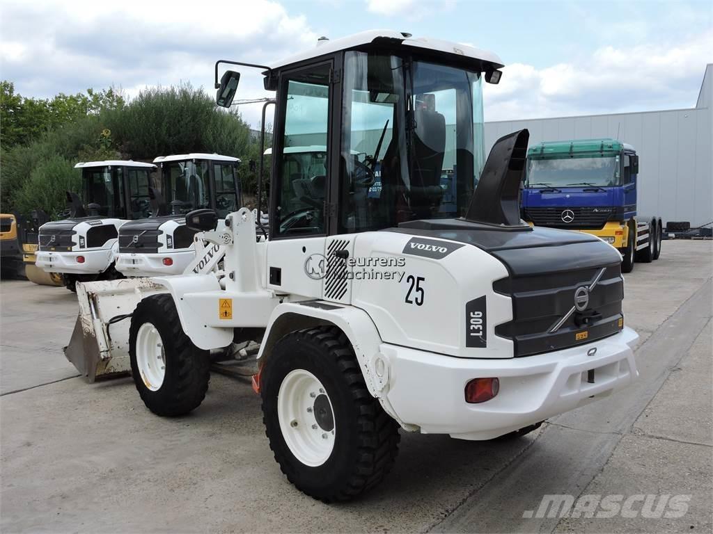 Volvo L30G + FORK Kolové nakladače