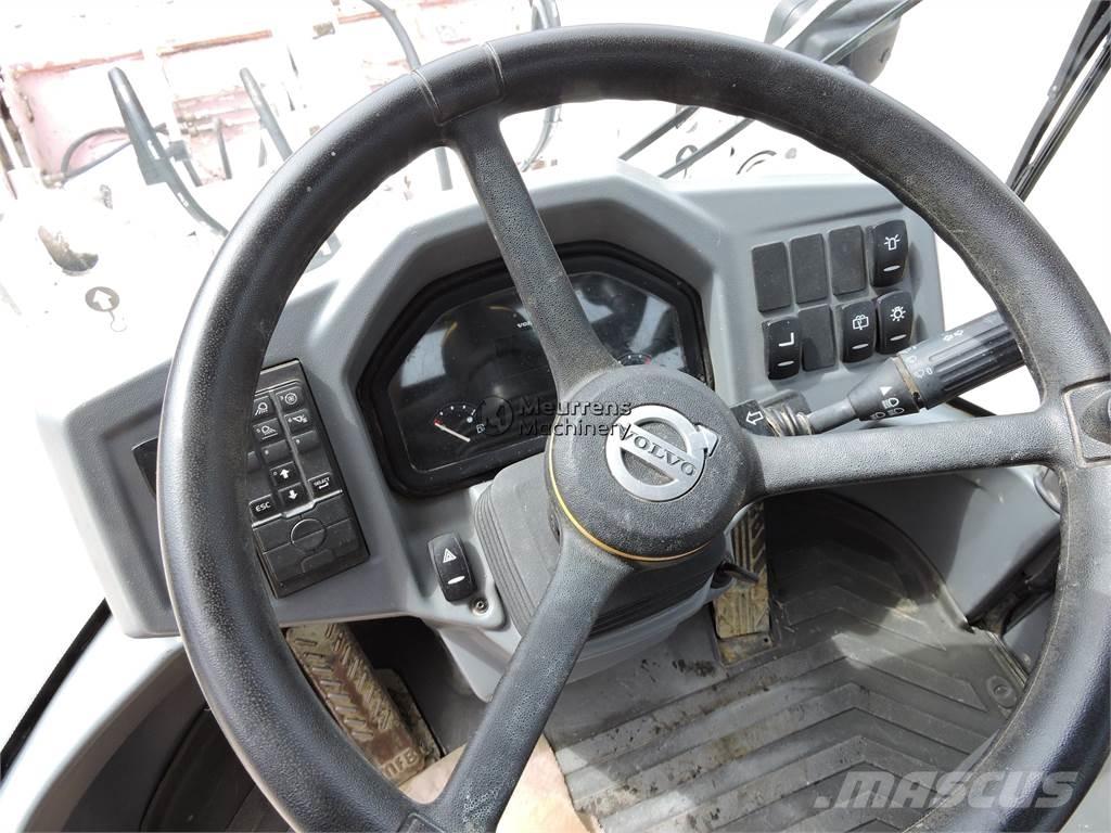 Volvo L30G + FORK Kolové nakladače