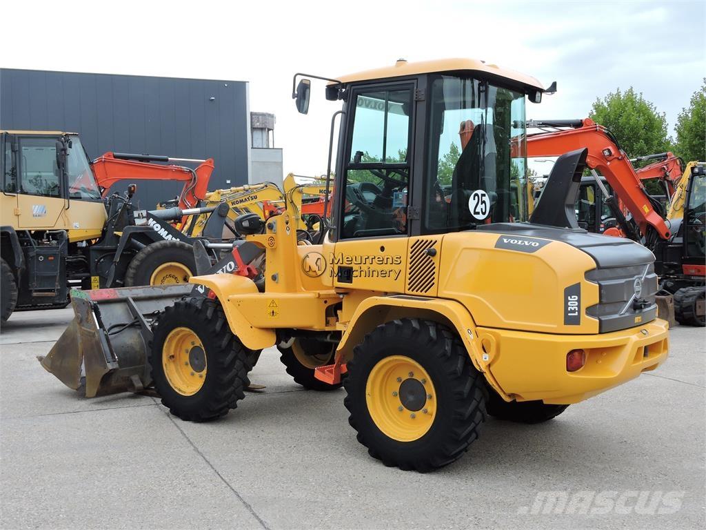 Volvo L30G + FORK Kolové nakladače