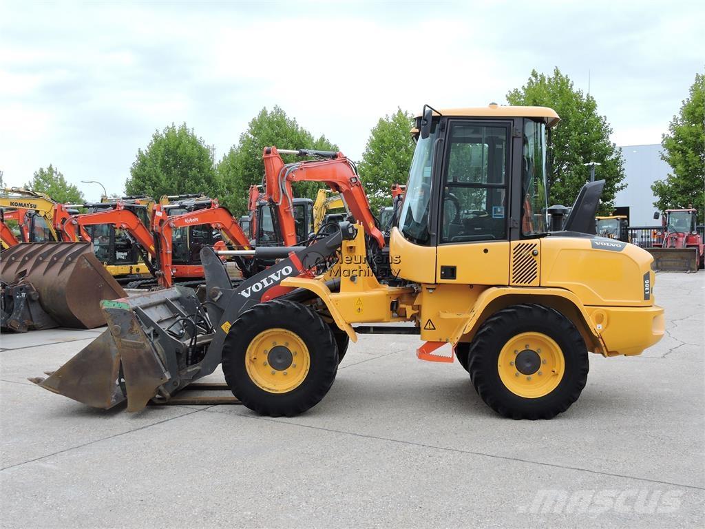 Volvo L30G + FORK Kolové nakladače