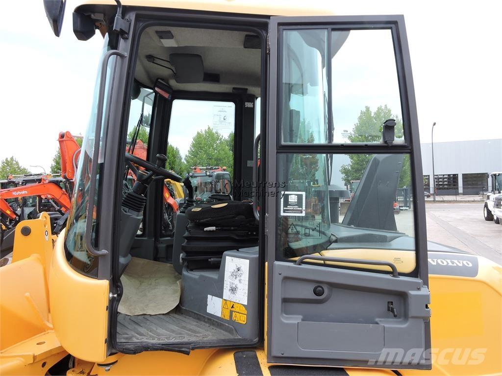 Volvo L30G + FORK Kolové nakladače
