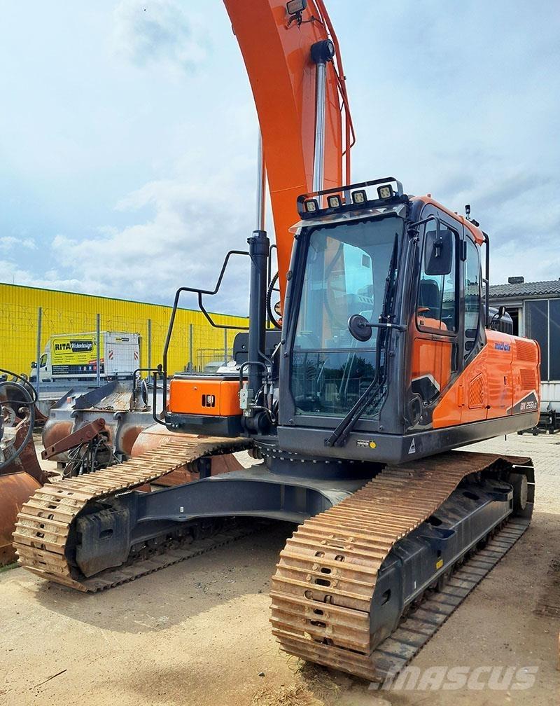 Develon DX 225 LC-7 Pásová rýpadla