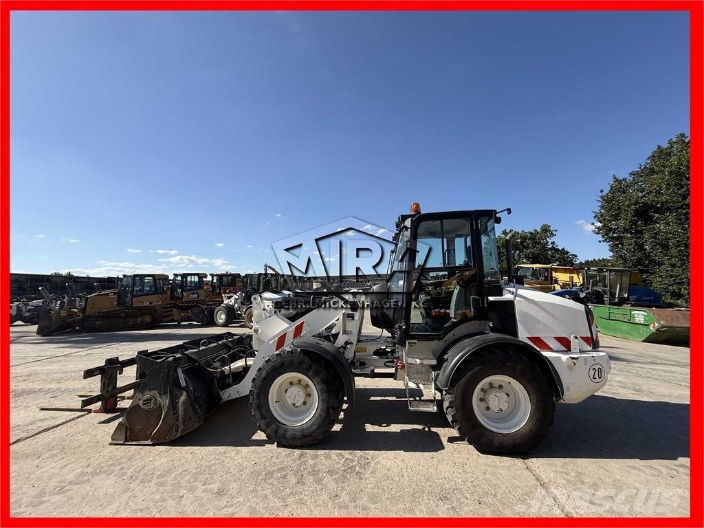 CAT 908M Kolové nakladače