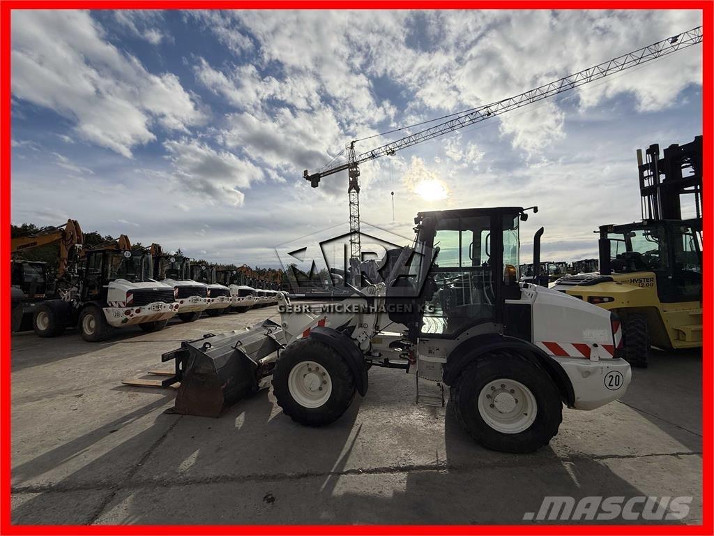 CAT 908M Kolové nakladače