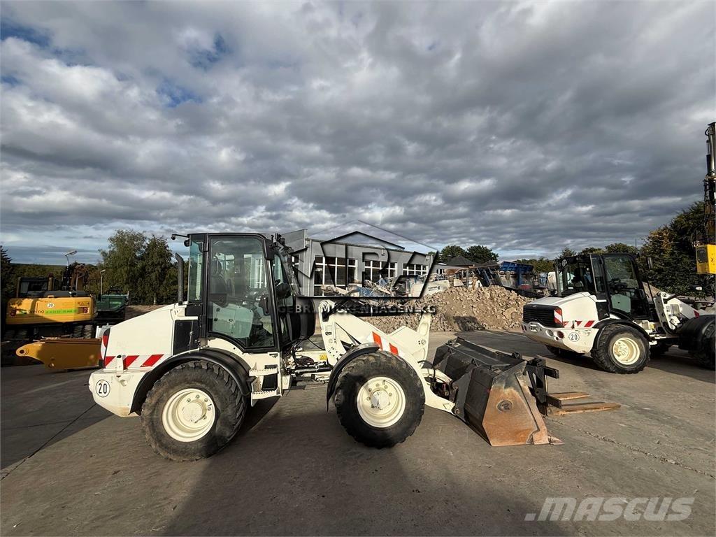 CAT 908M Kolové nakladače