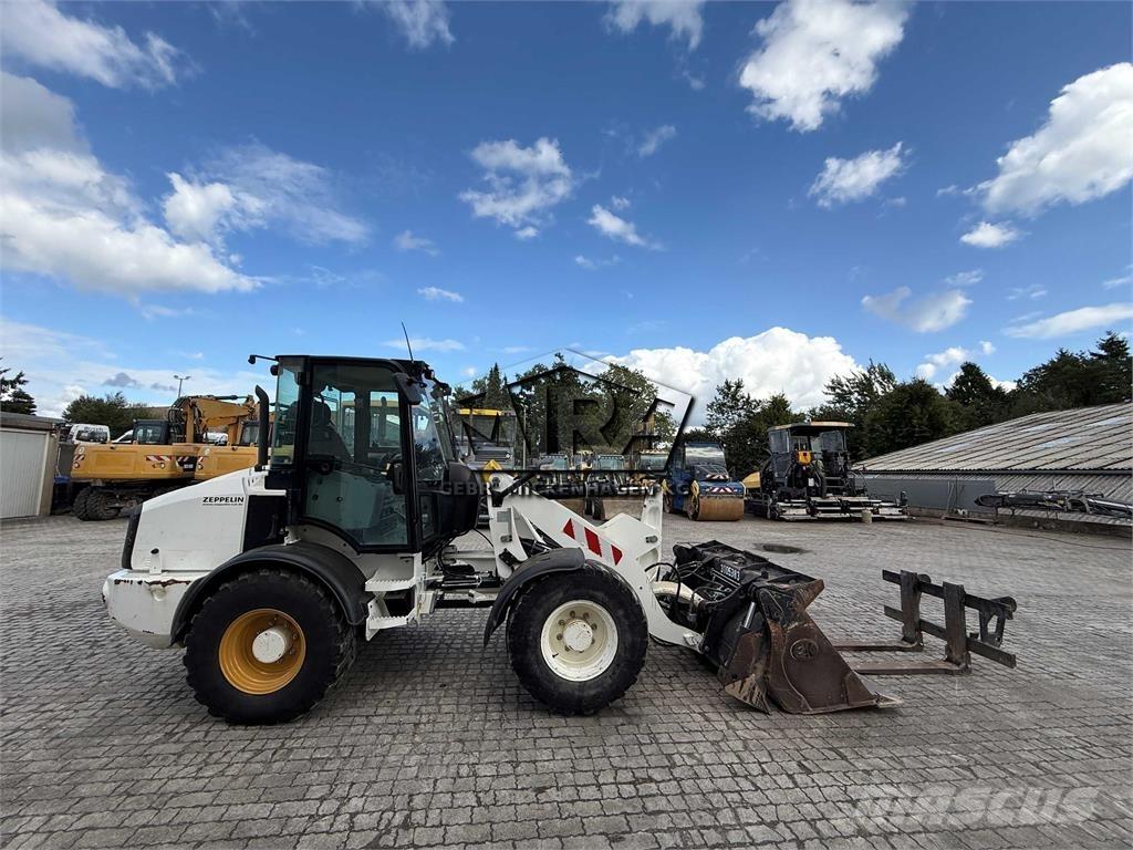 CAT 908M Kolové nakladače