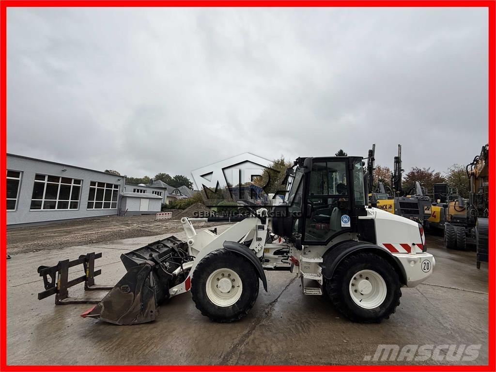 CAT 908M Kolové nakladače