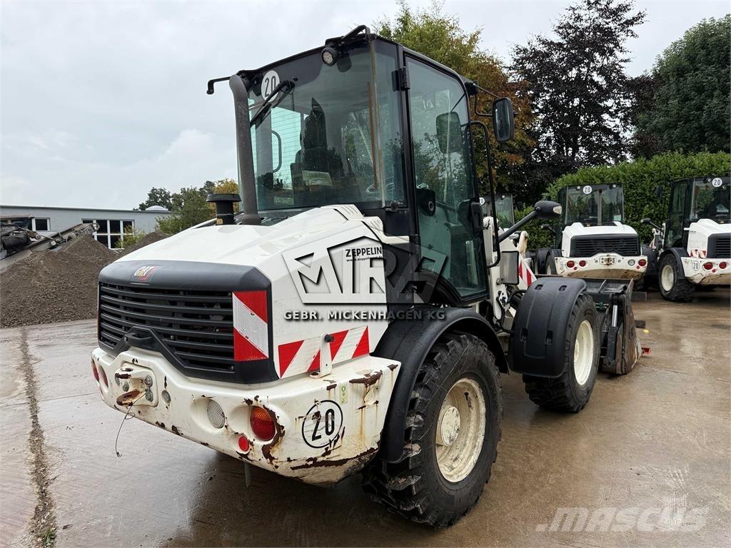 CAT 908M Kolové nakladače