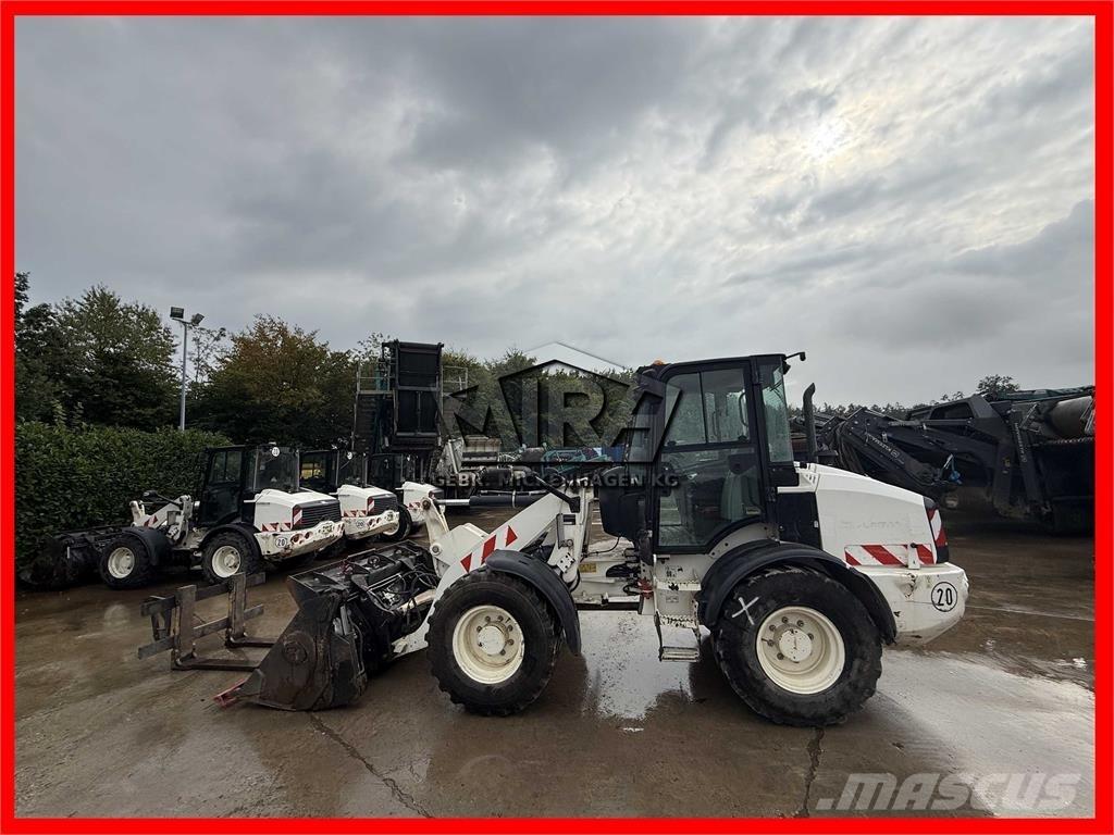 CAT 908M Kolové nakladače