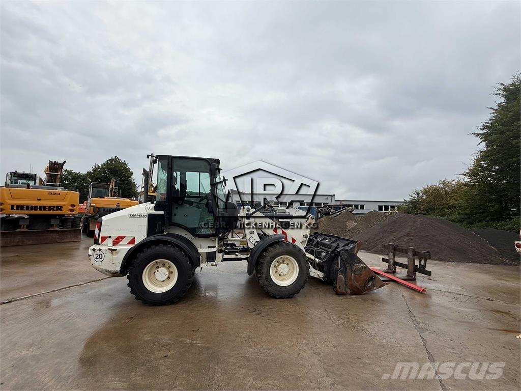CAT 908M Kolové nakladače