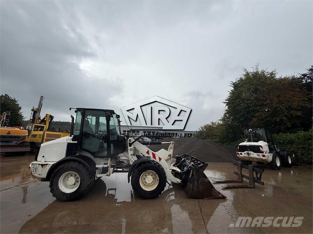 CAT 908M Kolové nakladače