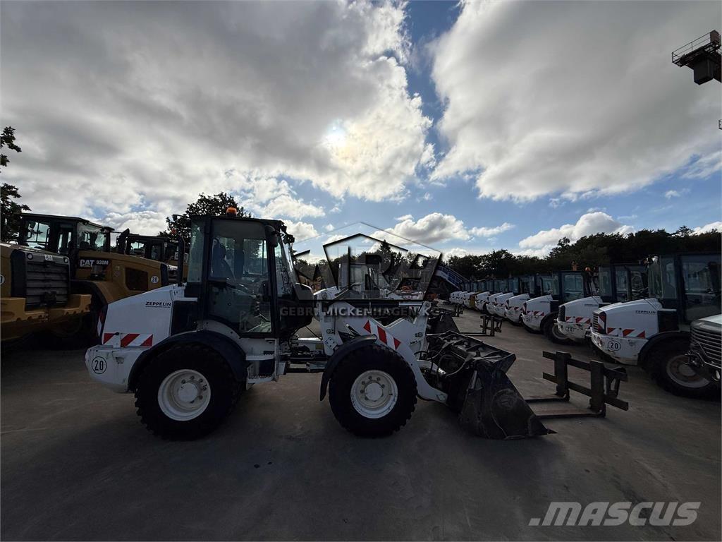 CAT 908M Kolové nakladače