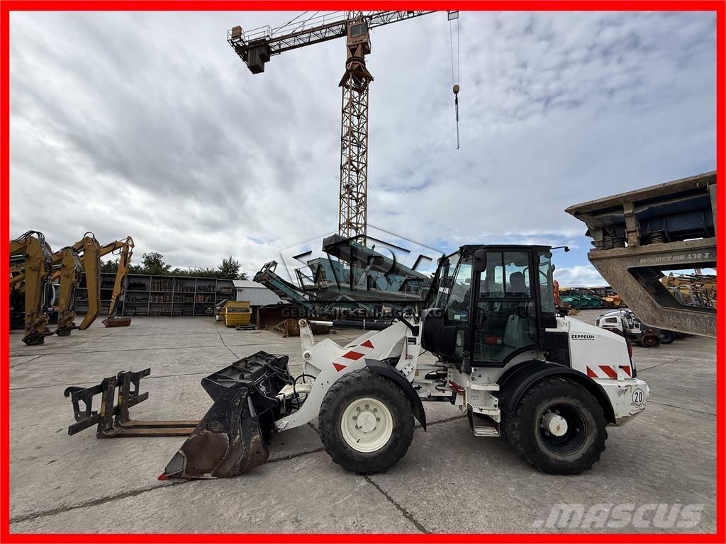 CAT 908M Kolové nakladače