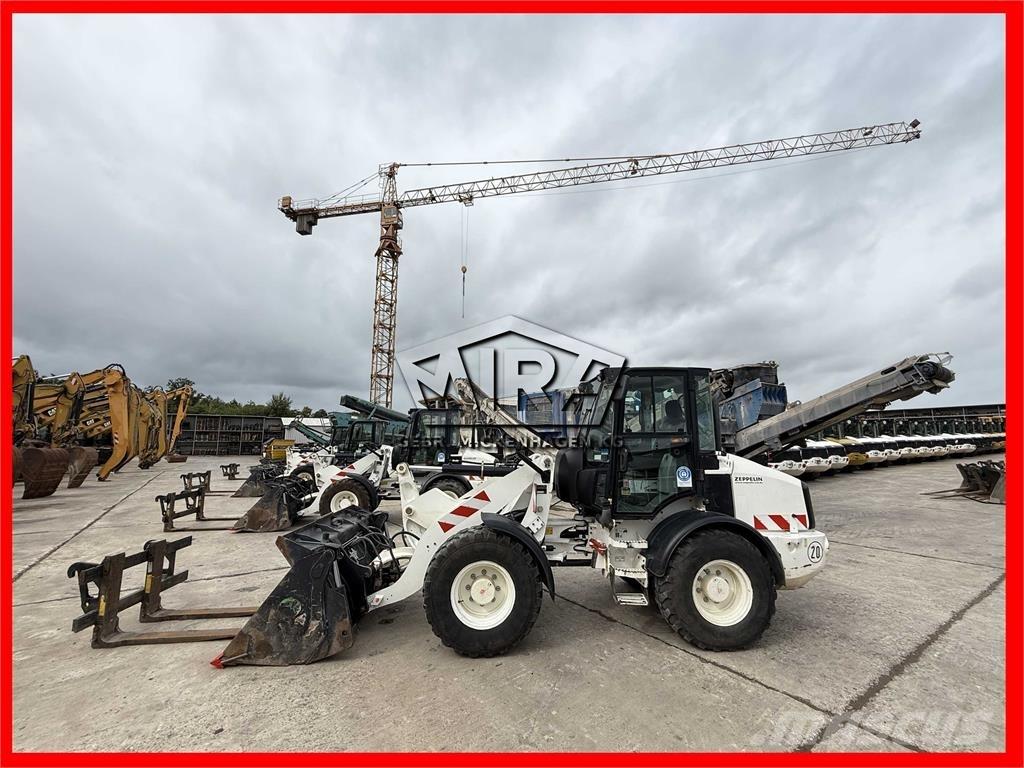 CAT 908M Kolové nakladače