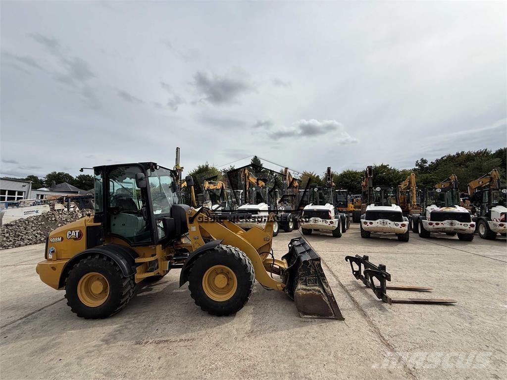 CAT 908M Kolové nakladače