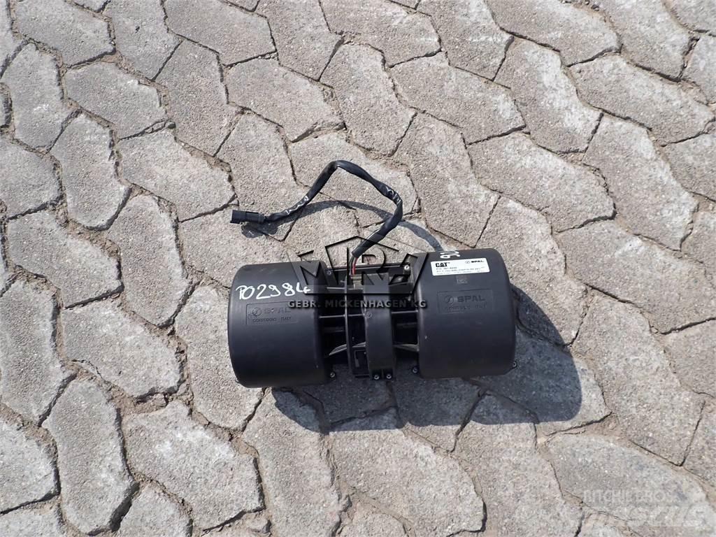 CAT 926 M/ Lüfter Kabiny a interiér