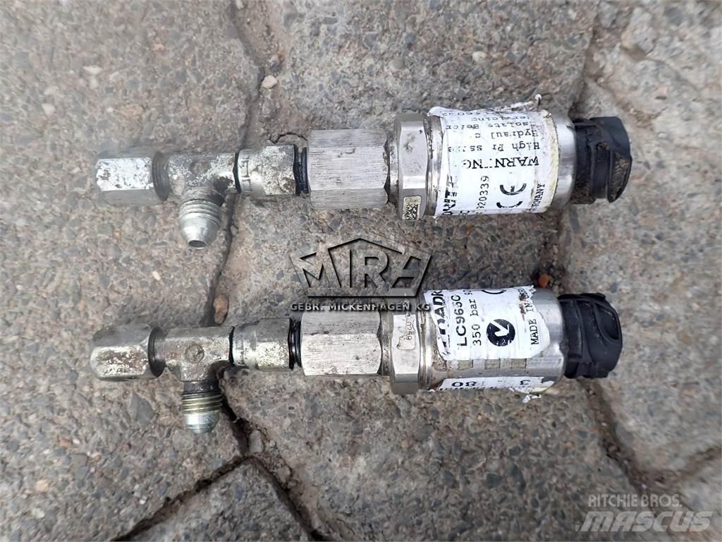 CAT 926 M/ Waage Kabiny a interiér