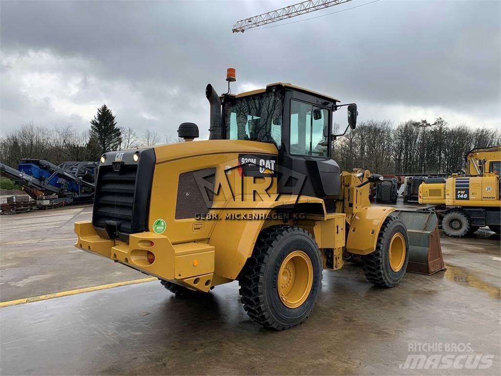 CAT 930M Kolové nakladače