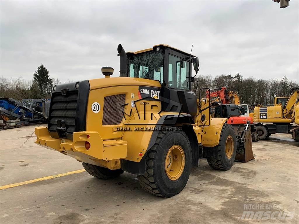 CAT 930M Kolové nakladače