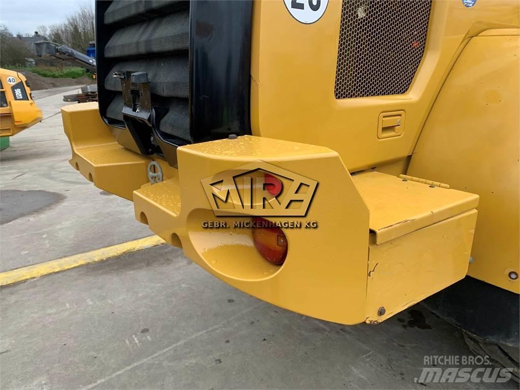 CAT 930M Kolové nakladače