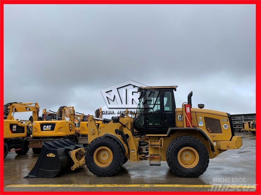 CAT 930M Kolové nakladače