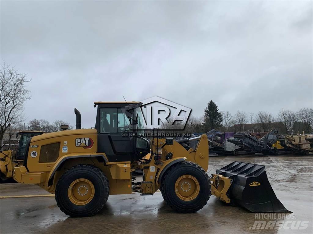 CAT 930M Kolové nakladače