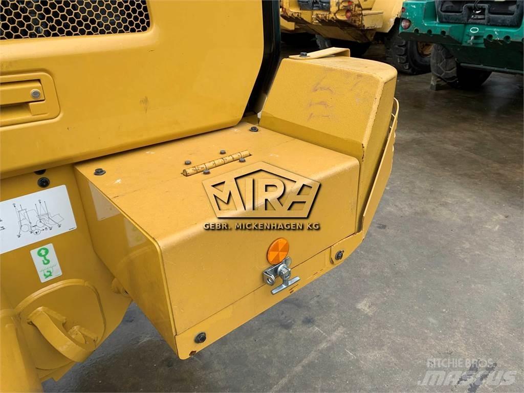 CAT 930M Kolové nakladače