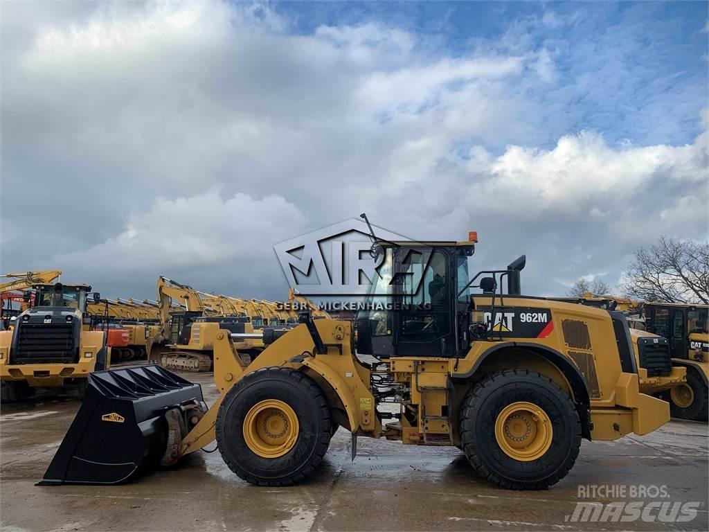 CAT 962M Kolové nakladače