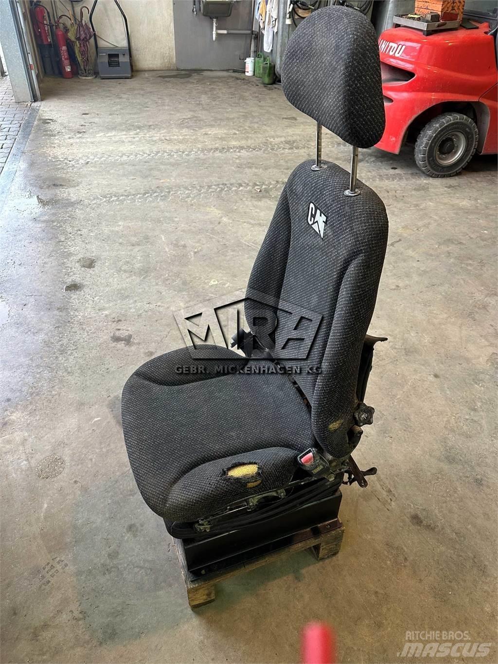 CAT 966 KXE / Sitz Kabiny a interiér