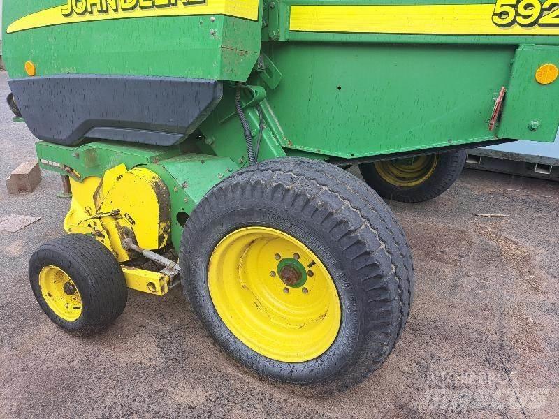John Deere 592 Lis na válcové balíky