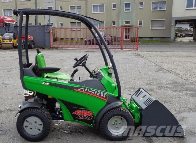 Avant Tecno 225 Kolové nakladače