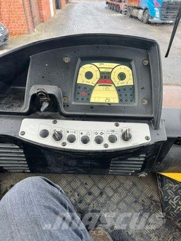 Bomag BW213DH-4 Další válce