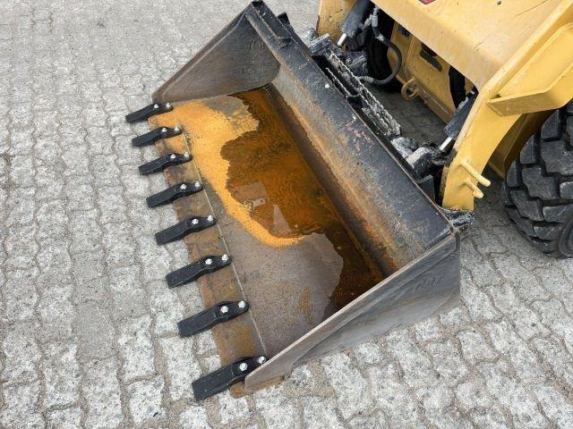 CAT 242D3 Stavebnictví - ostatní
