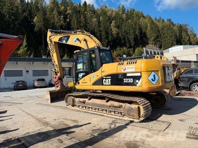 CAT 323D Pásová rýpadla