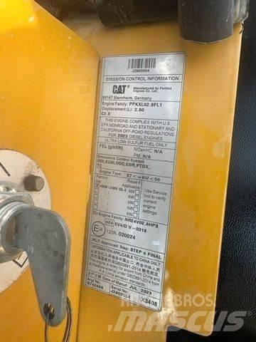 CAT 906 Kolové nakladače