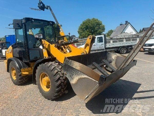 CAT 906 Kolové nakladače