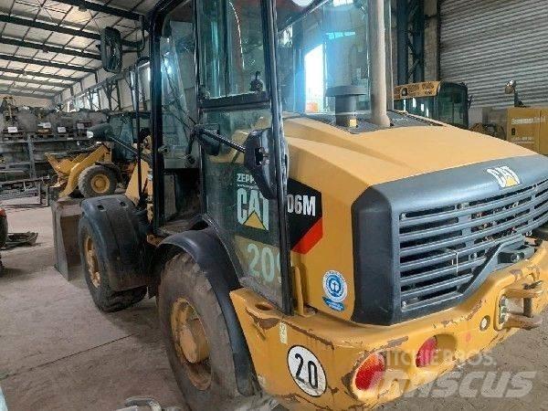 CAT 906M Kolové nakladače