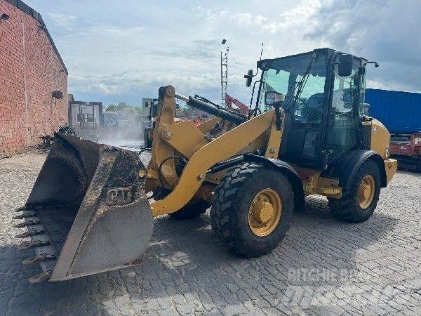 CAT 906M Kolové nakladače